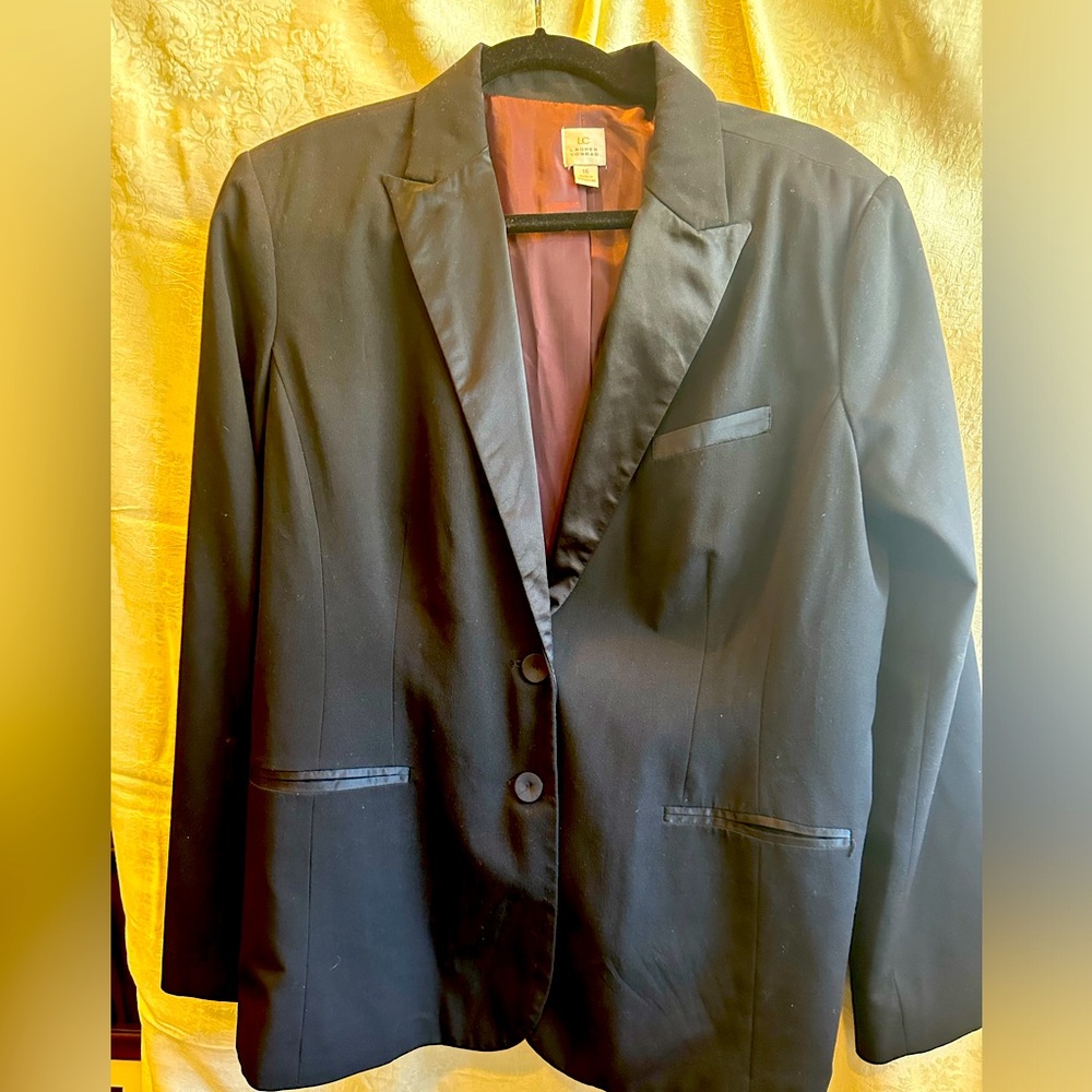 Elegant black tuxedo jacket-looks great with jeans or black pants!